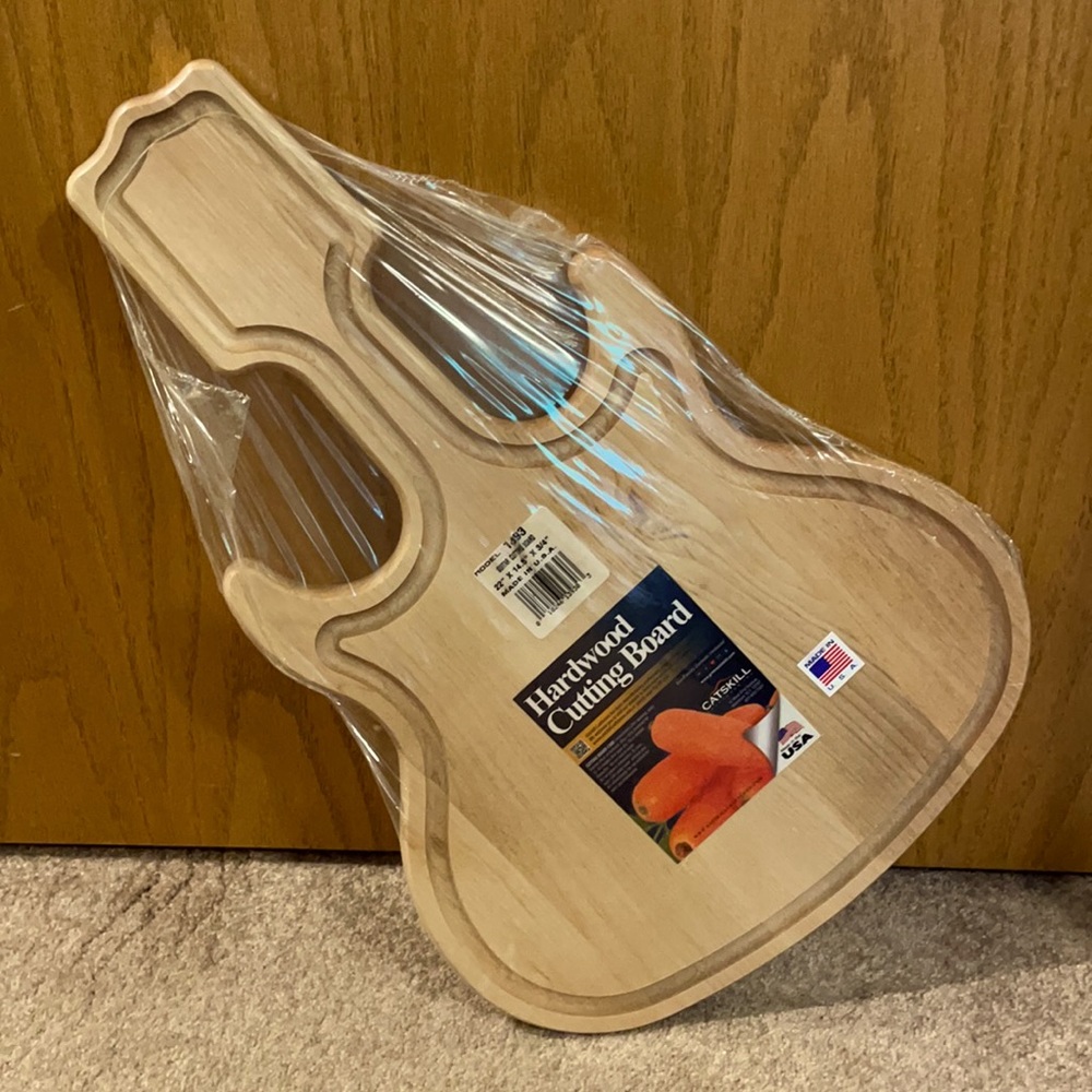 Hardwood Cutting Board. Catskills craftsman brand. Still in original packaging.
